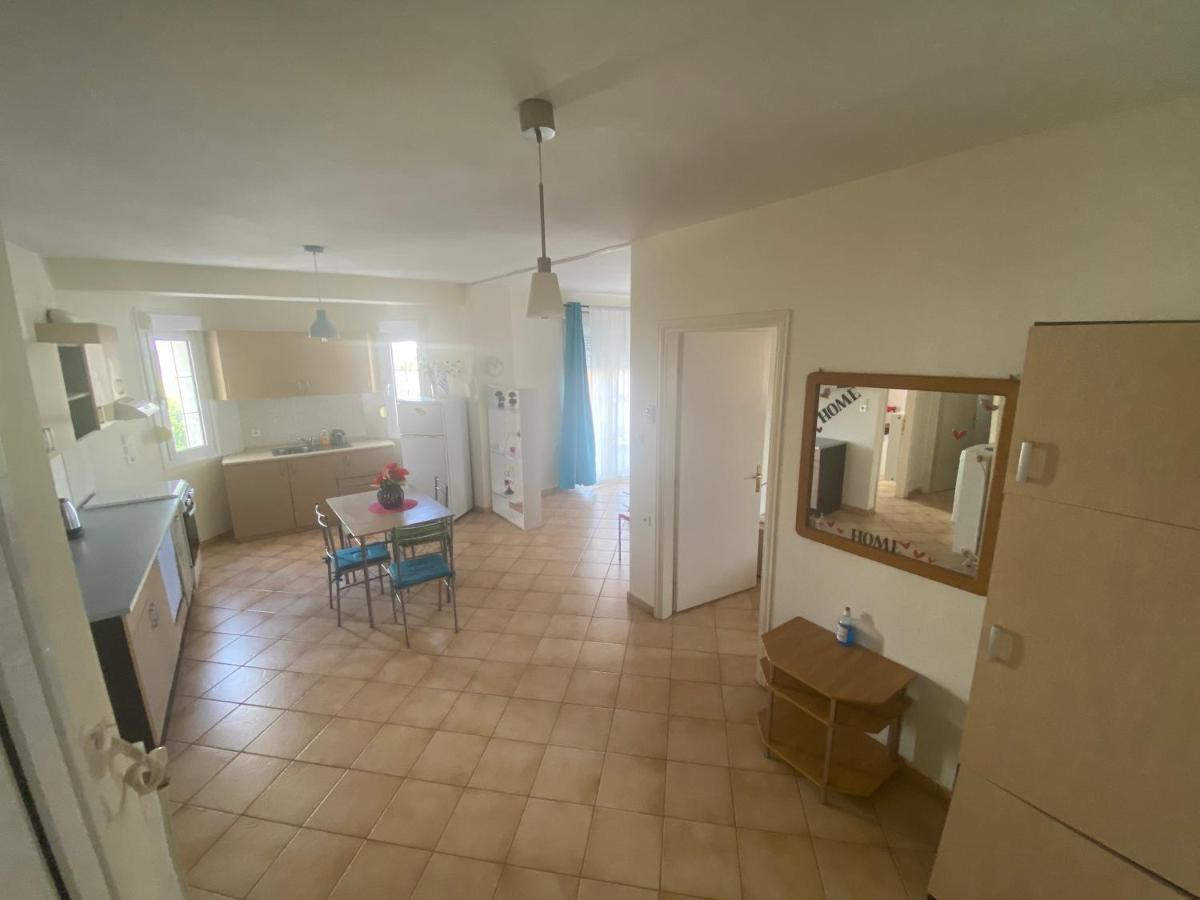 Kelesi Apartments Nea Kallikrateia Екстер'єр фото